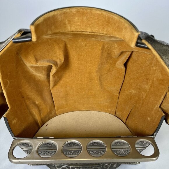 Vintage Knight's Metal Armor Breastplate Liquor Swivel Table Top Bar Medieval - Picture 5 of 9